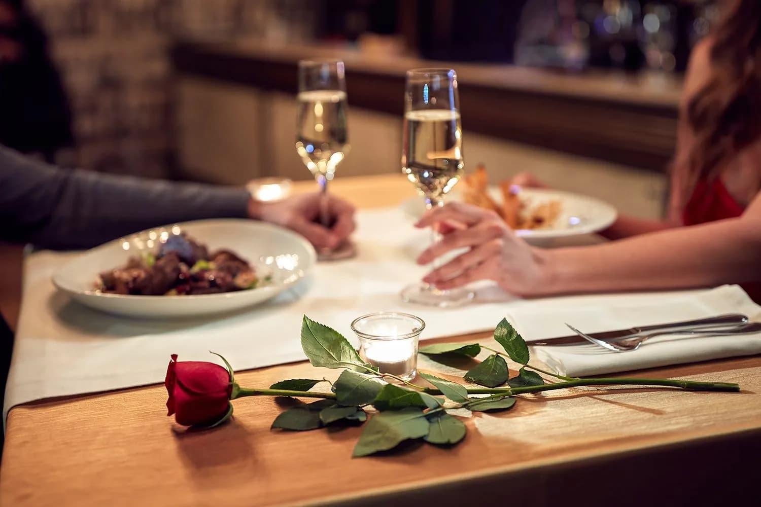 Hẹn Hò Lần Đầu Nên Tránh Gì? Sai Lầm Và Chủ Đề Cấm Kỵ Cần Biết