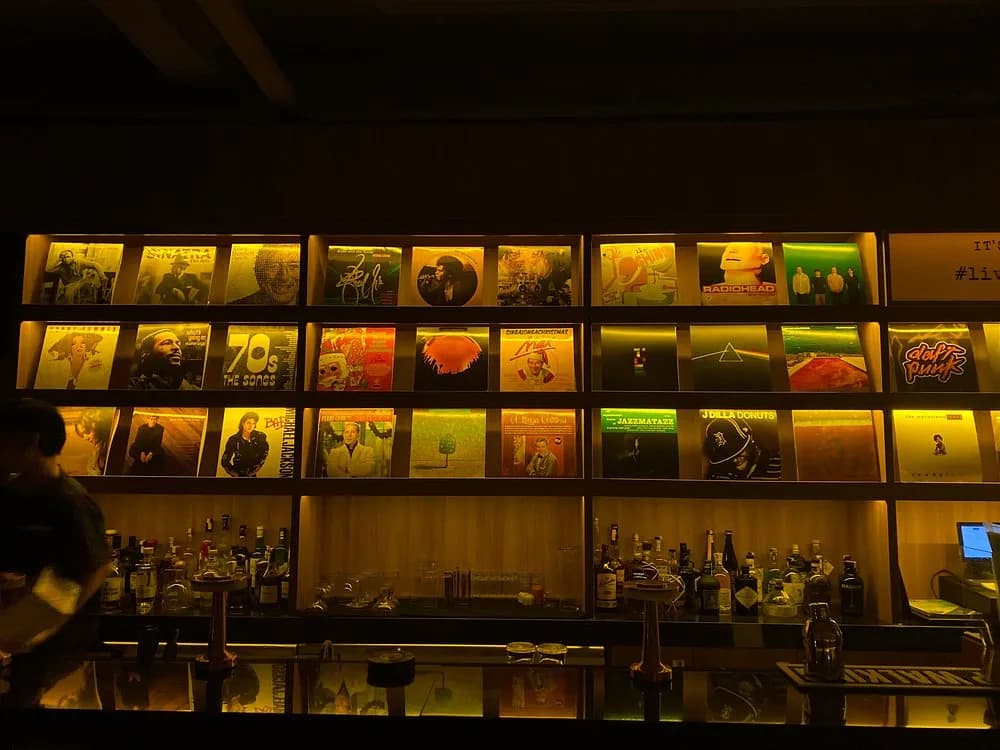 Vintage Culture Bar