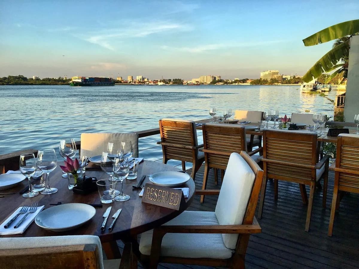 Nhà Hàng View Đẹp Hẹn Hò TPHCM: 10 Gợi Ý Ven Sông & Rooftop